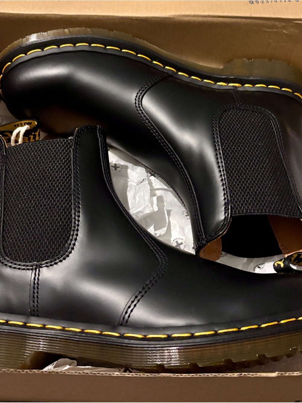 Dr. Martens GRAEME
Analine Leather Chelsea Boots